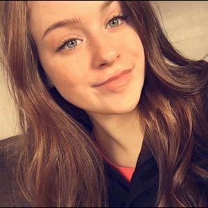 Meet your Posher, Desiree